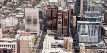 REIT Portfolio Diversification: Maximize Returns in 2025 - Cover Image