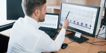 REIT Performance Benchmarking: A Guide to Analyzing Returns - Cover Image